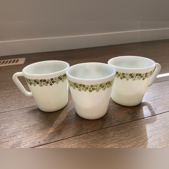 PYREX‎ milk glass mugs x3 - Picture 1 of 2